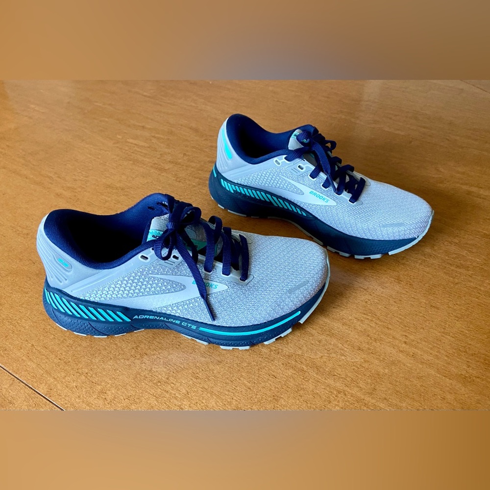 Brooks Adrenaline GTS 22 Road Running Shoes (very gently used)